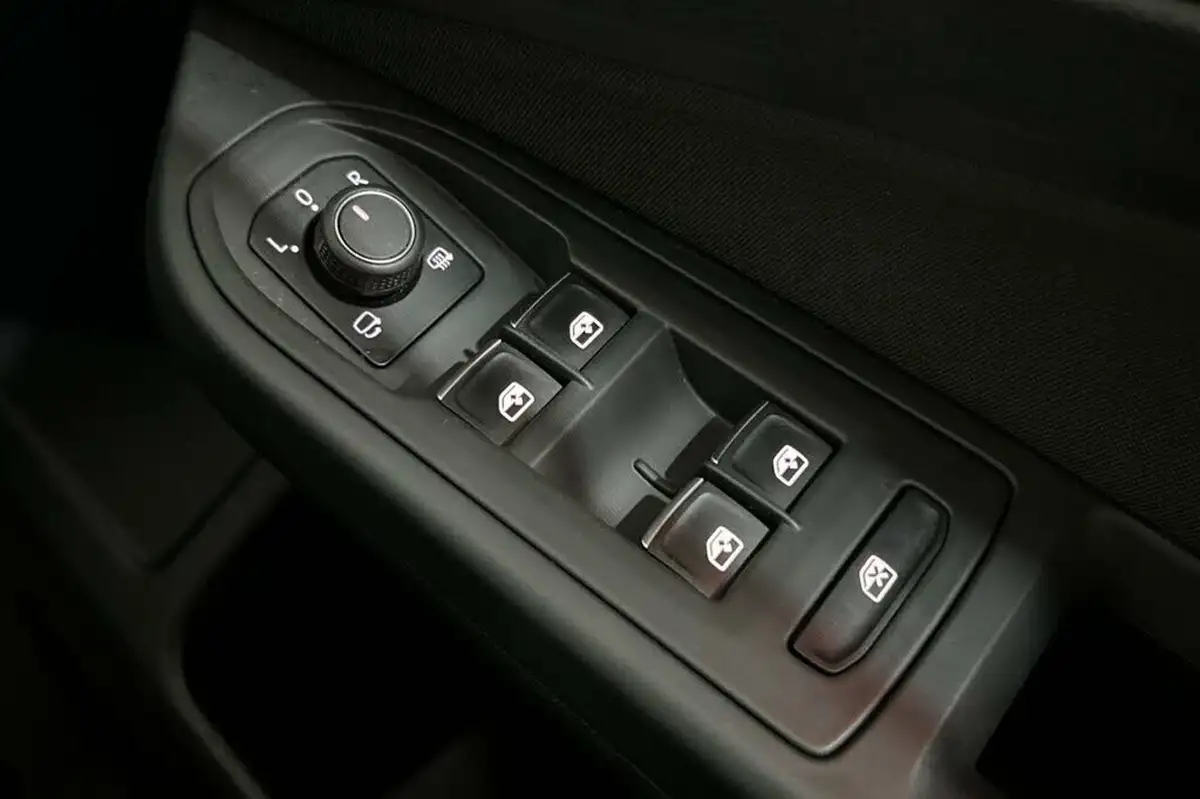 2022-volkswagen-golf-20tdi-gtd-big-38