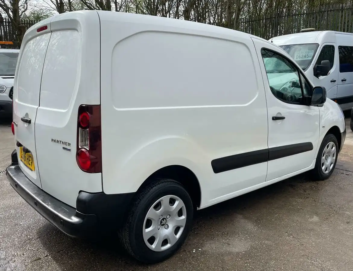 2016-peugeot-partner-16bluehdi-professional-l1-100eu6-854-big-6