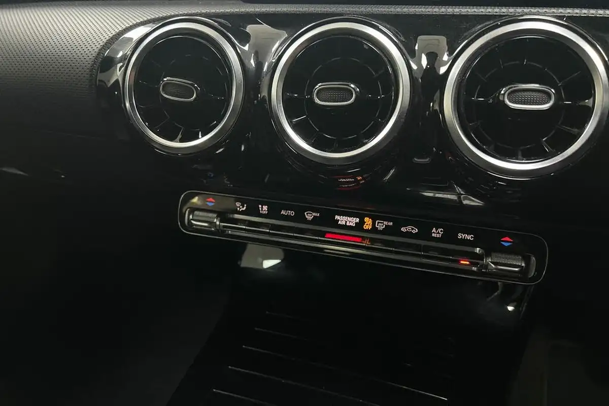 2019-mercedes-benz-a-class-15d-a180d-sport-hatchback-5d-7g-dct-big-17