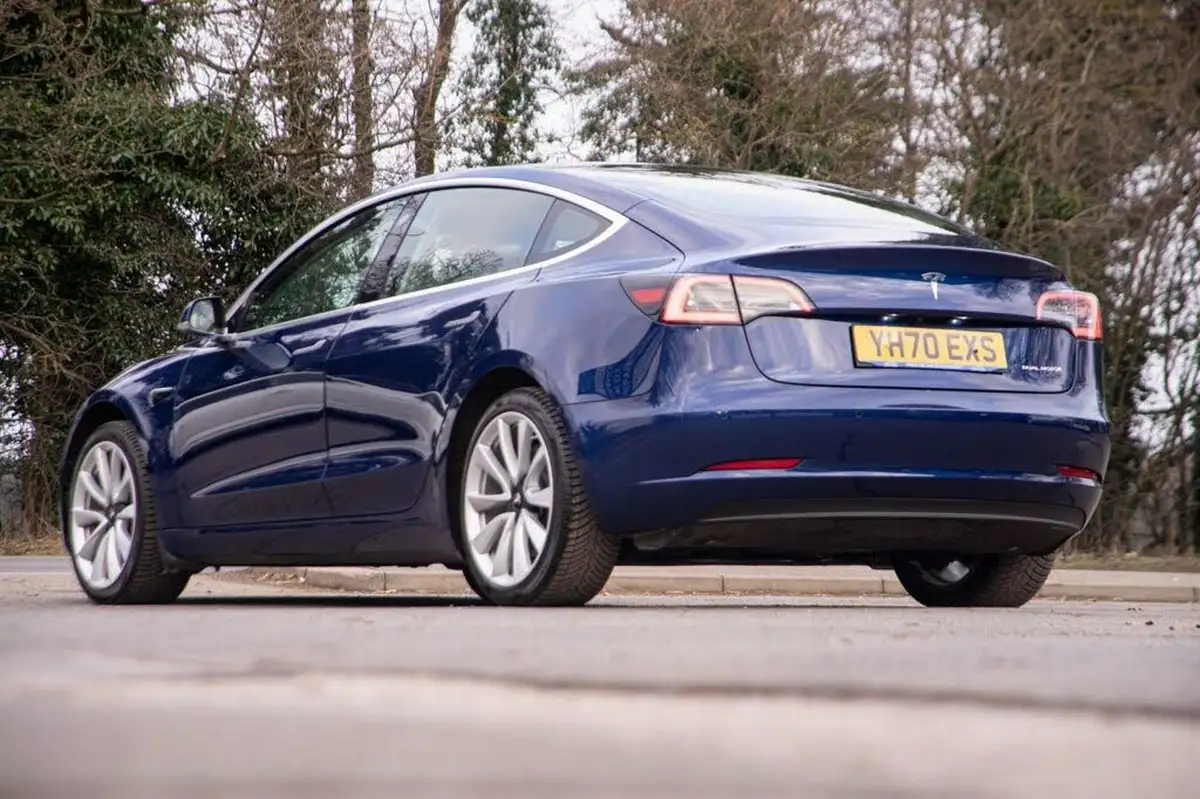 2020-tesla-model-3-e-long-range-big-6