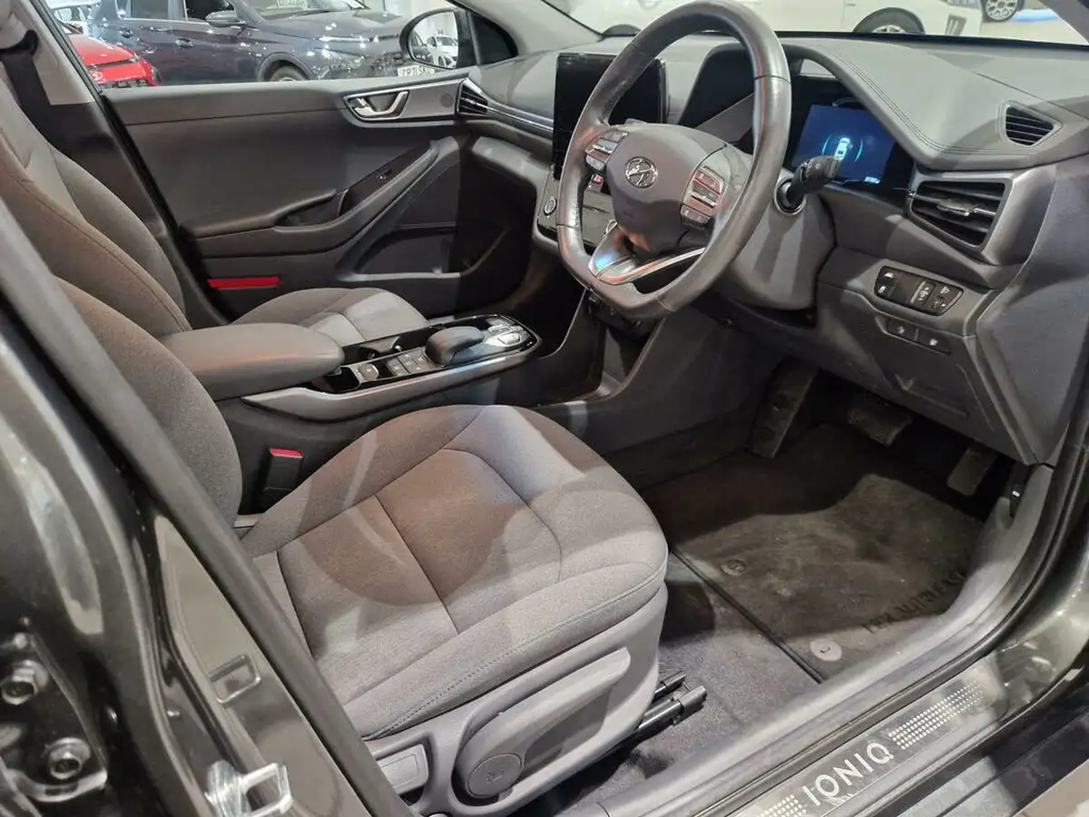 2022-hyundai-ioniq-e-premium-electric-big-11