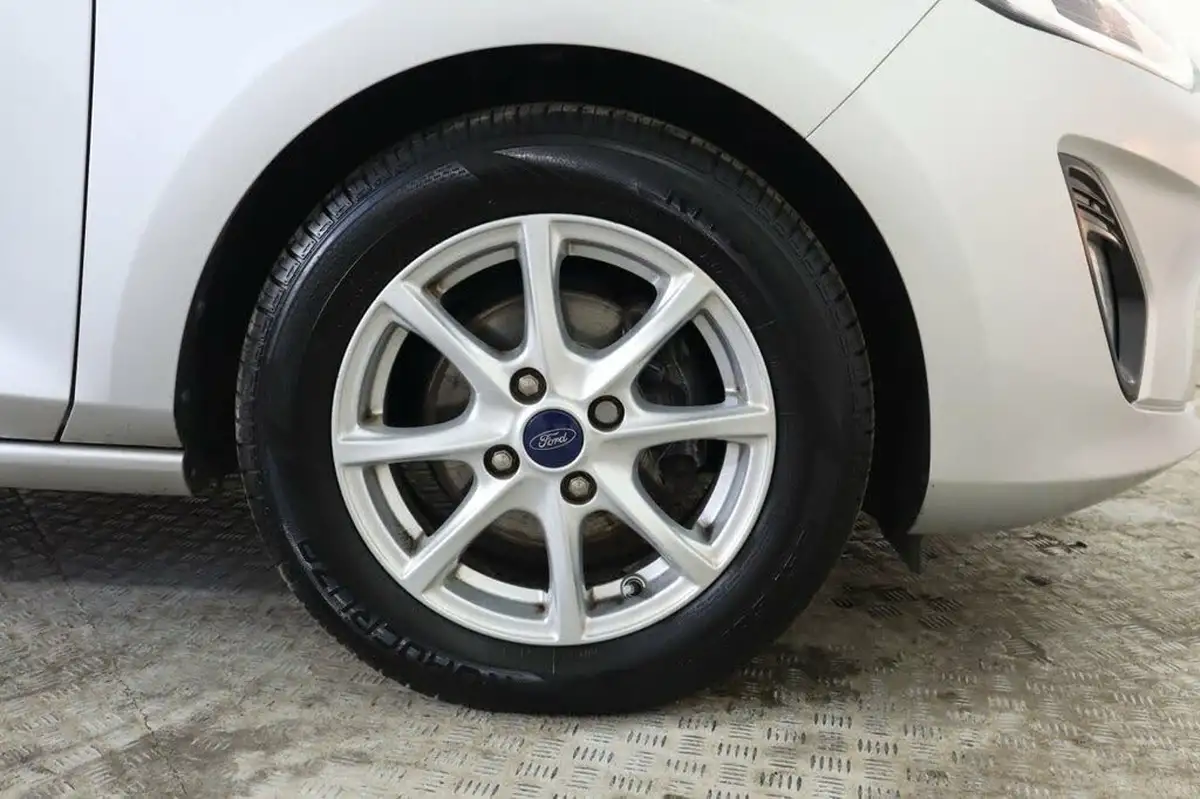 2018-ford-fiesta-10t-zetec-5d-big-10