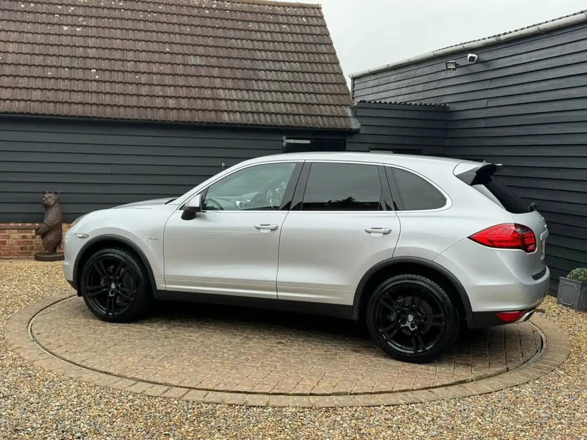 2013-porsche-cayenne-30td-big-15