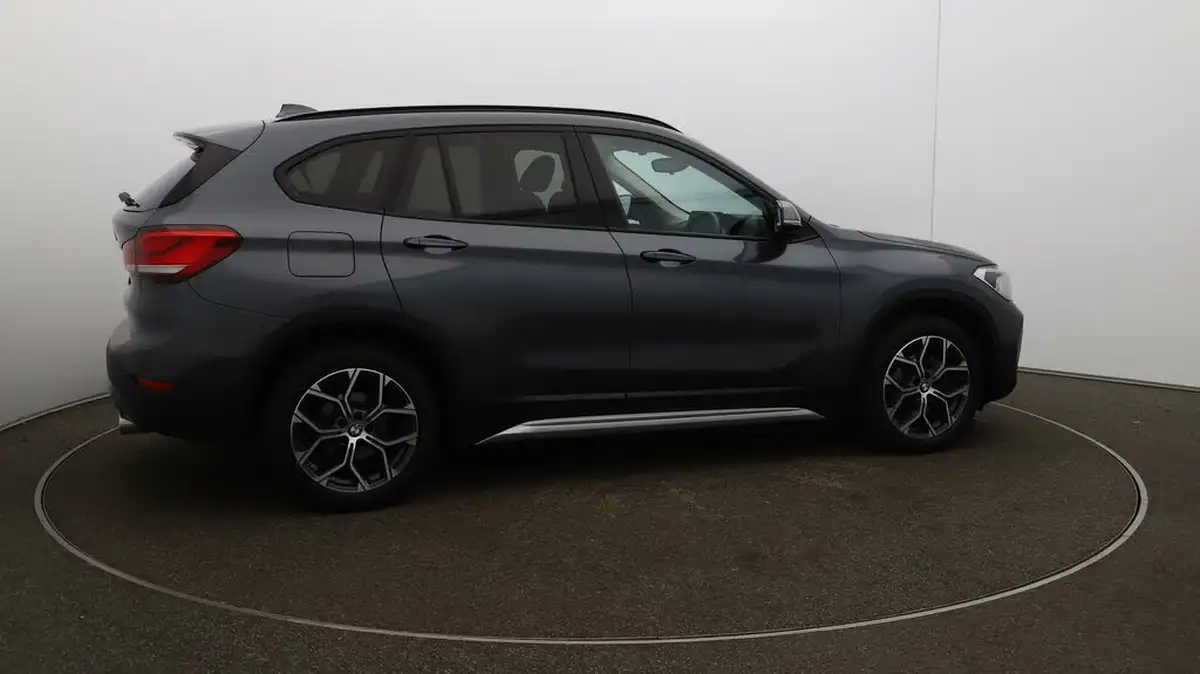 2022-bmw-x1-20td-sdrive18d-xline-sport-auto-big-48
