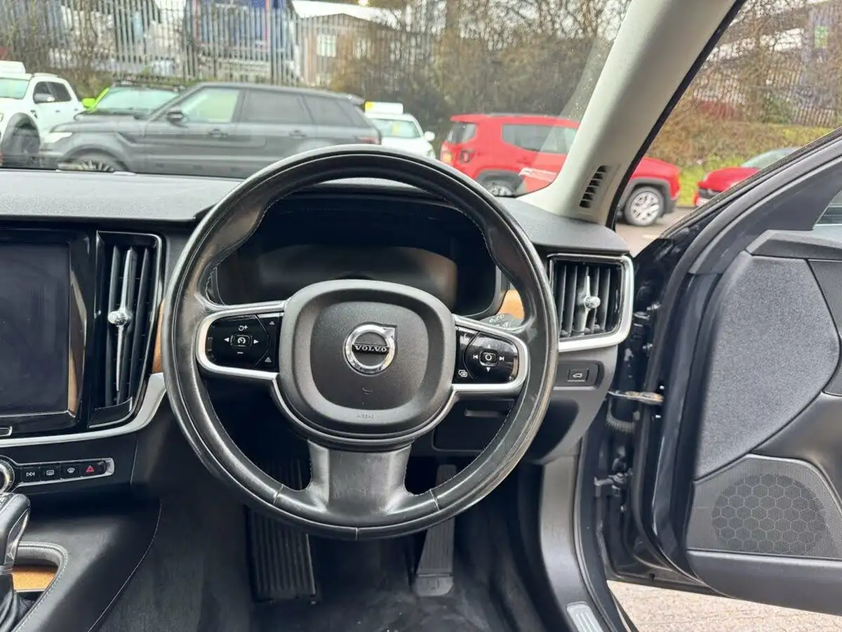 2017-volvo-v90-20td-d5-inscription-big-13