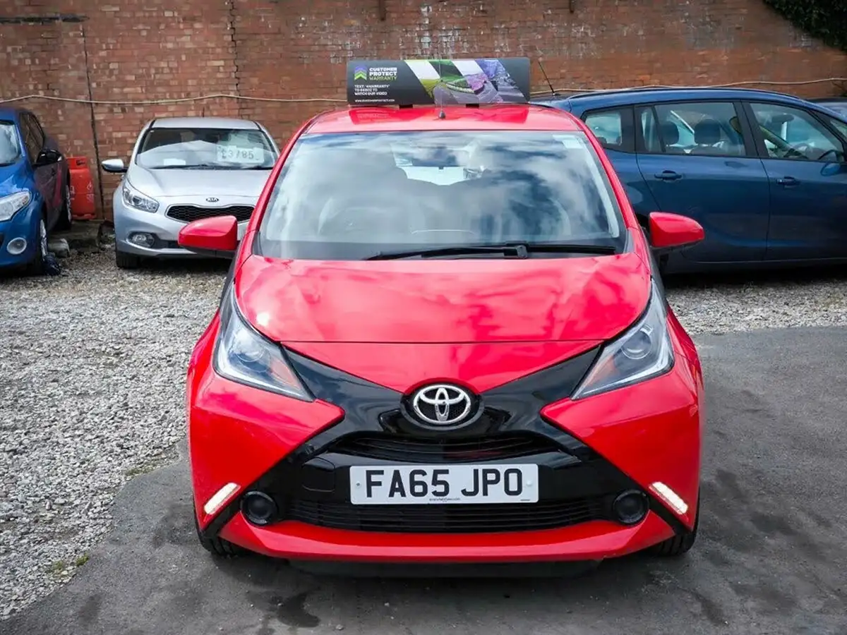 2016-toyota-aygo-10-vvt-i-x-play-68bhp-5d-big-12