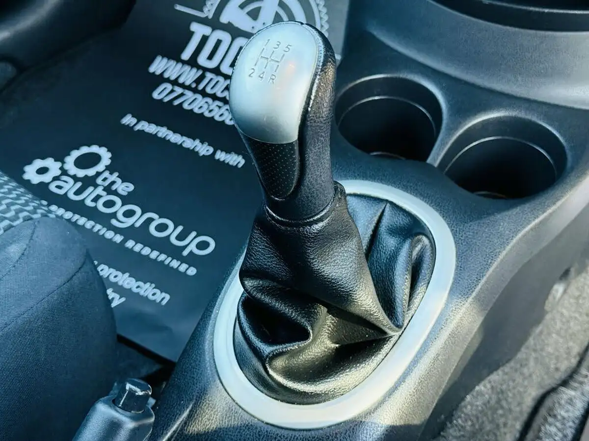 2015-nissan-note-12-n-tec-big-18