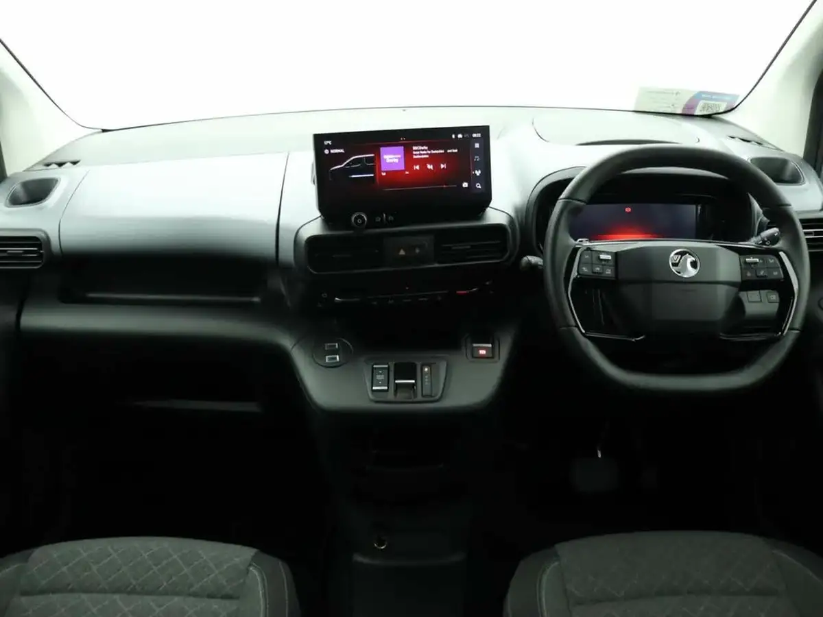 2024-vauxhall-combo-life-e-ultimate-big-20