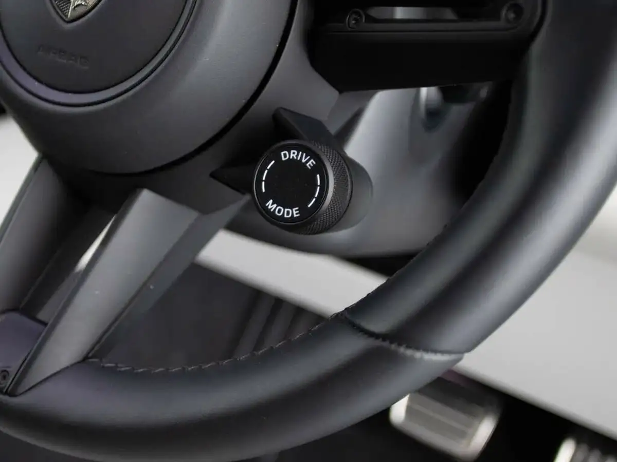 2024-porsche-macan-e-turbo-electric-big-49