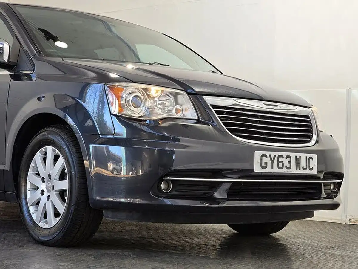 2014-chrysler-grand-voyager-28td-limited-big-9