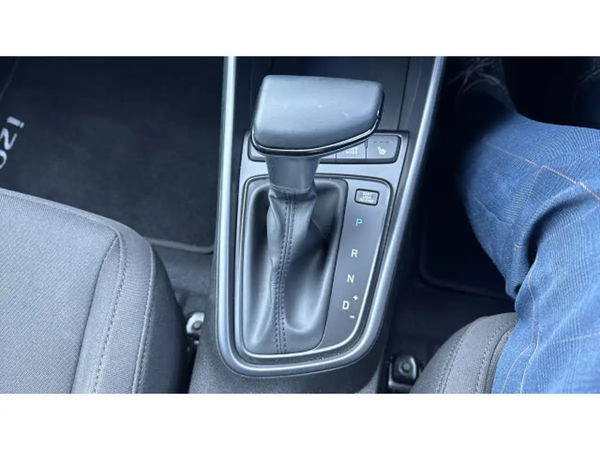2024-hyundai-i20-10-t-gdi-premium-dct-big-32