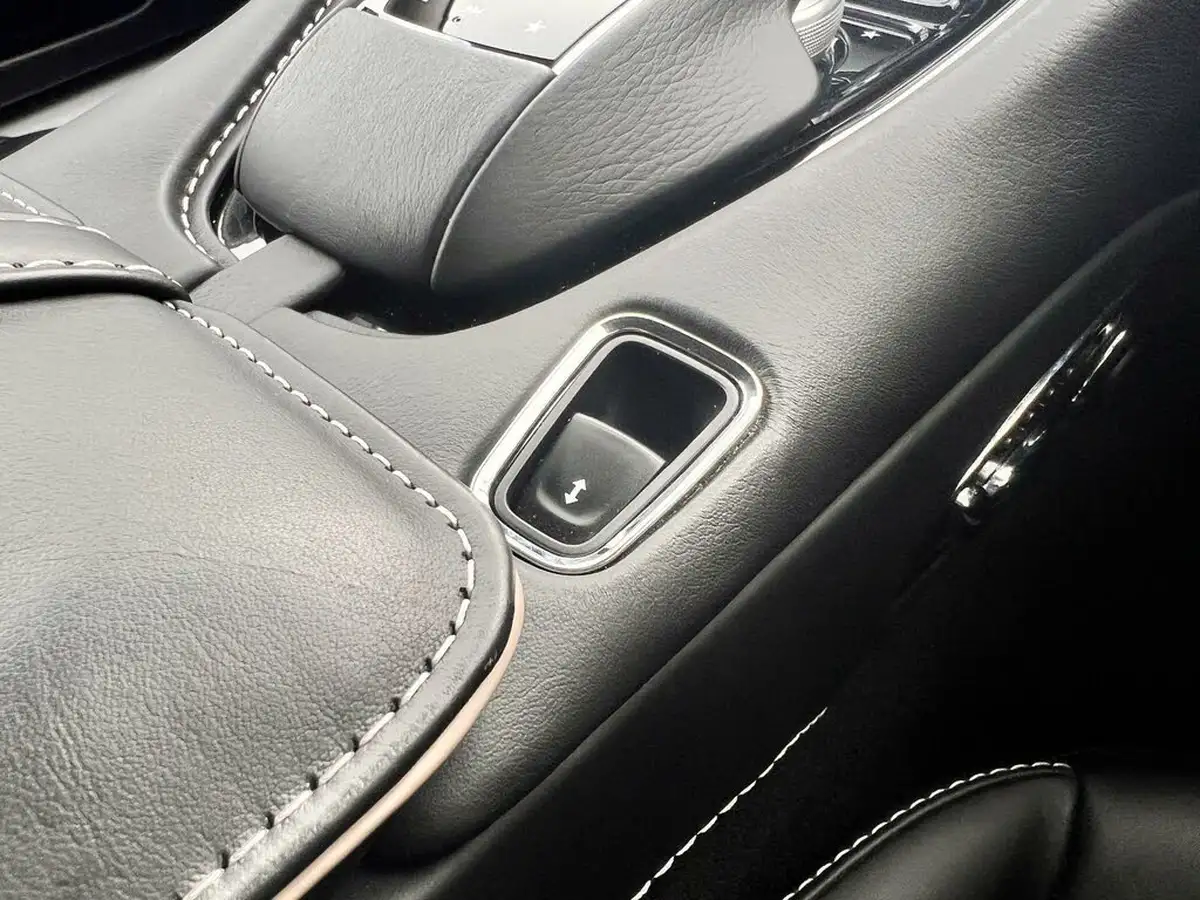 2021-aston-martin-dbs-52-v12-superleggera-big-71