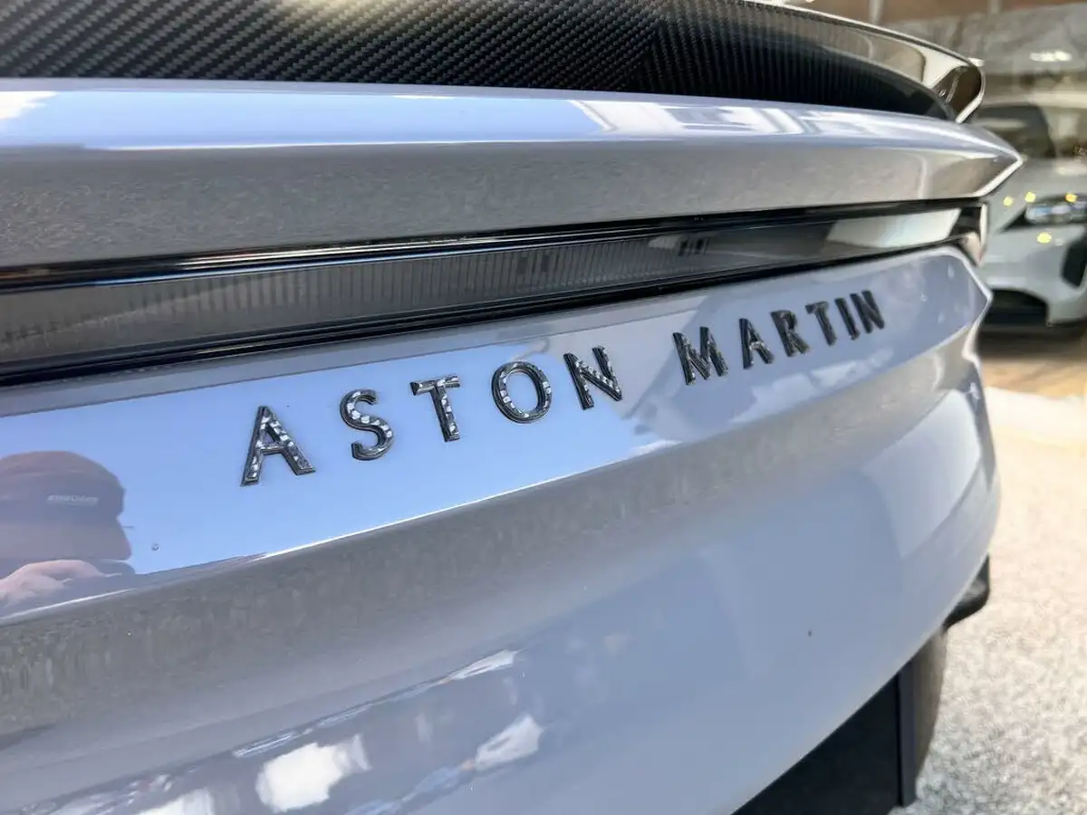 2021-aston-martin-dbs-52-v12-superleggera-big-75