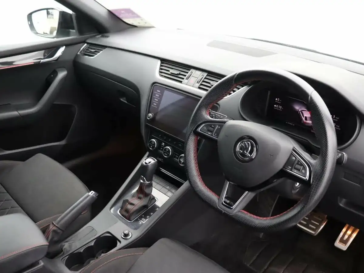 2020-skoda-octavia-20-tsi-vrs-hatchback-dsg-big-16