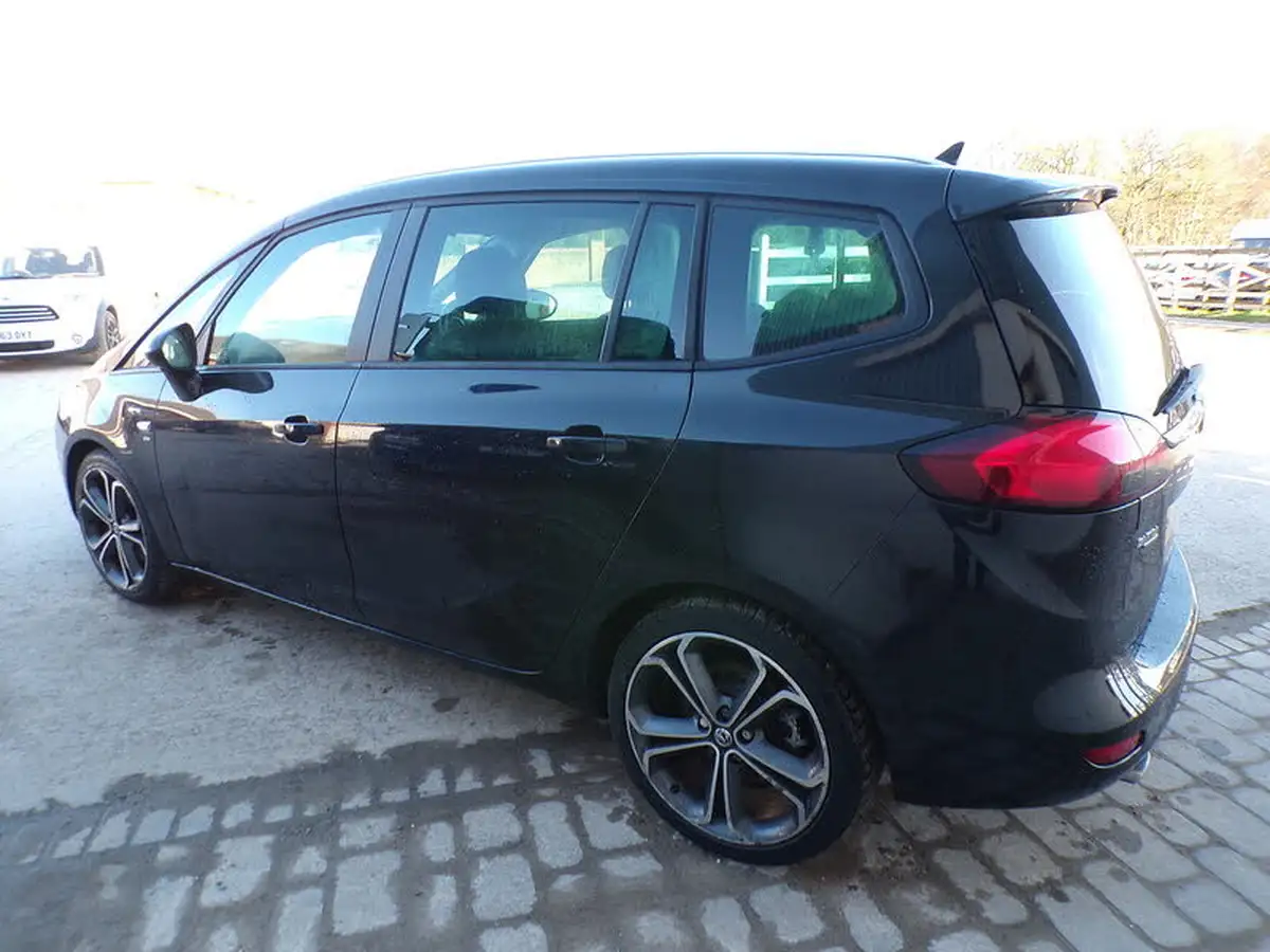 2013-vauxhall-zafira-tourer-20cdti-sri-big-5
