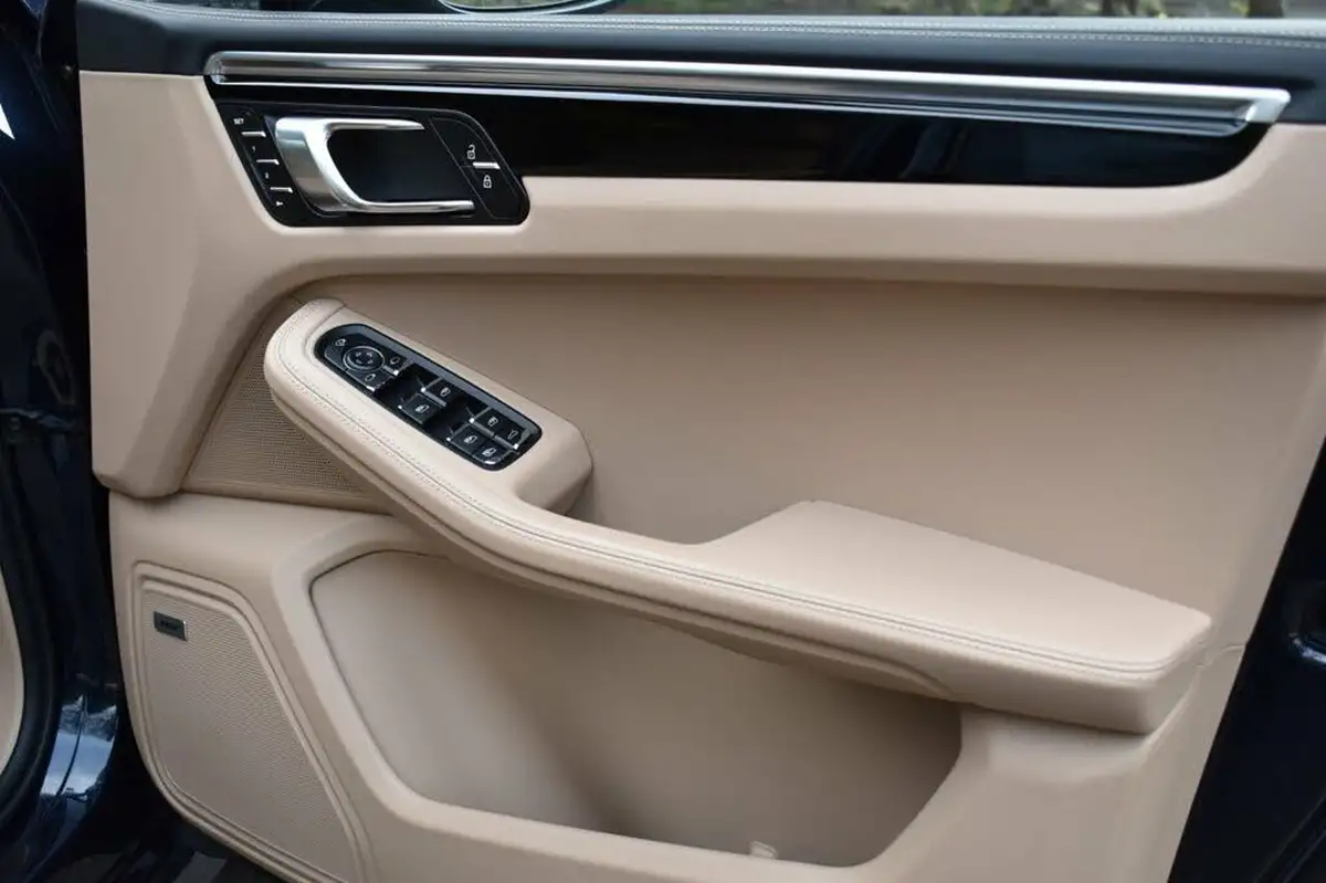 2020-porsche-macan-29-turbo-big-31