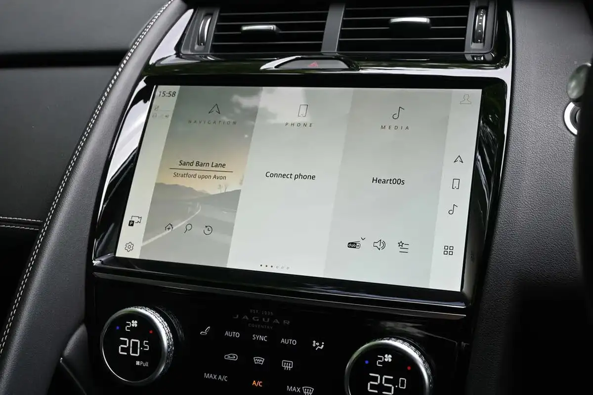 2021-jaguar-e-pace-20-d200-r-dynamic-se-big-36