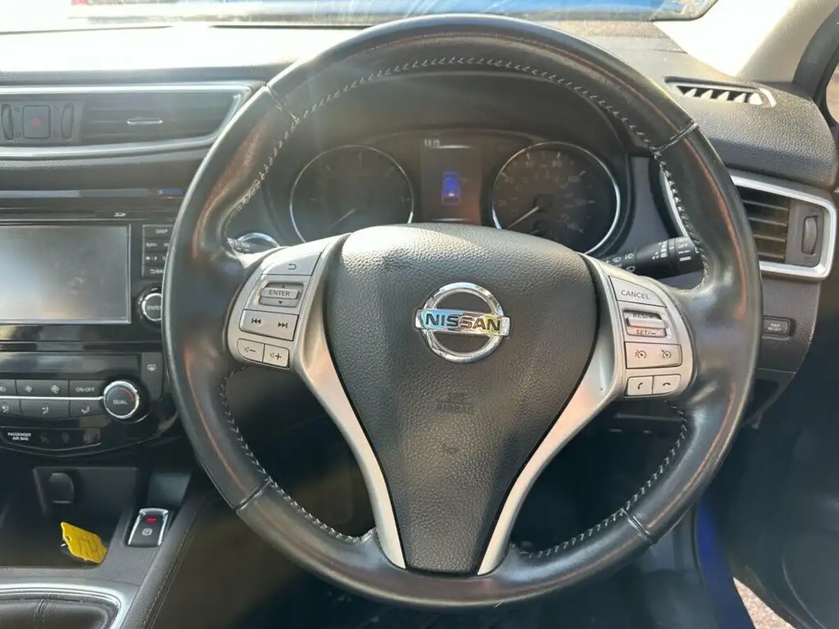 2014-nissan-qashqai-15dci-acenta-premium-big-20