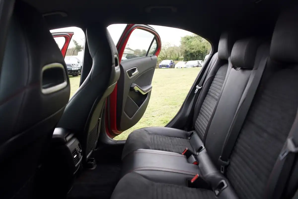2016-mercedes-benz-a-class-21d-a200d-amg-line-136ps-premiumss-7g-dct-big-32