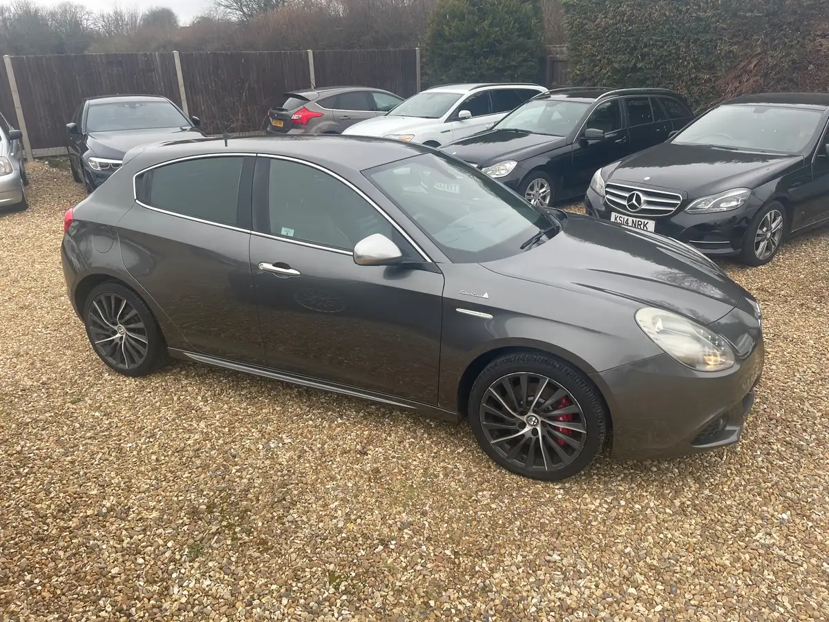 2013-alfa-romeo-giulietta-14-sportiva-big-41