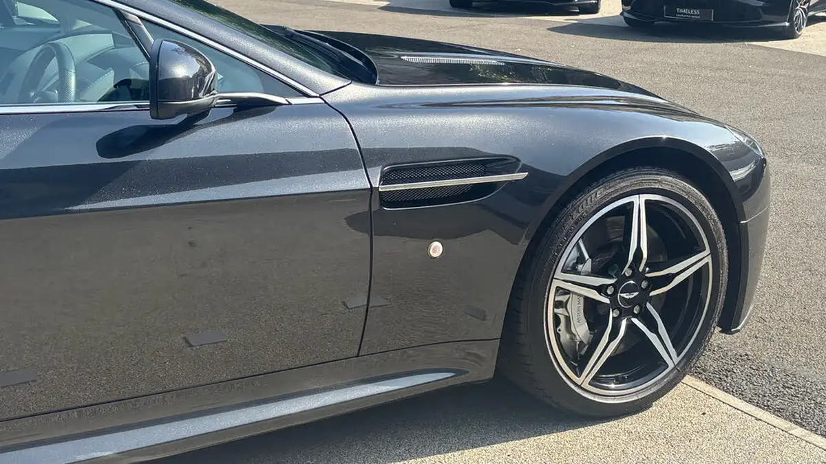 2016-aston-martin-vantage-47-v8-vantage-coupe-sportshift-big-8
