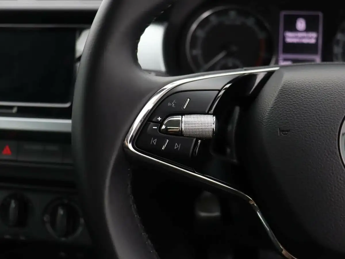 2020-skoda-fabia-10-mpi-colour-edition-60ps-big-15