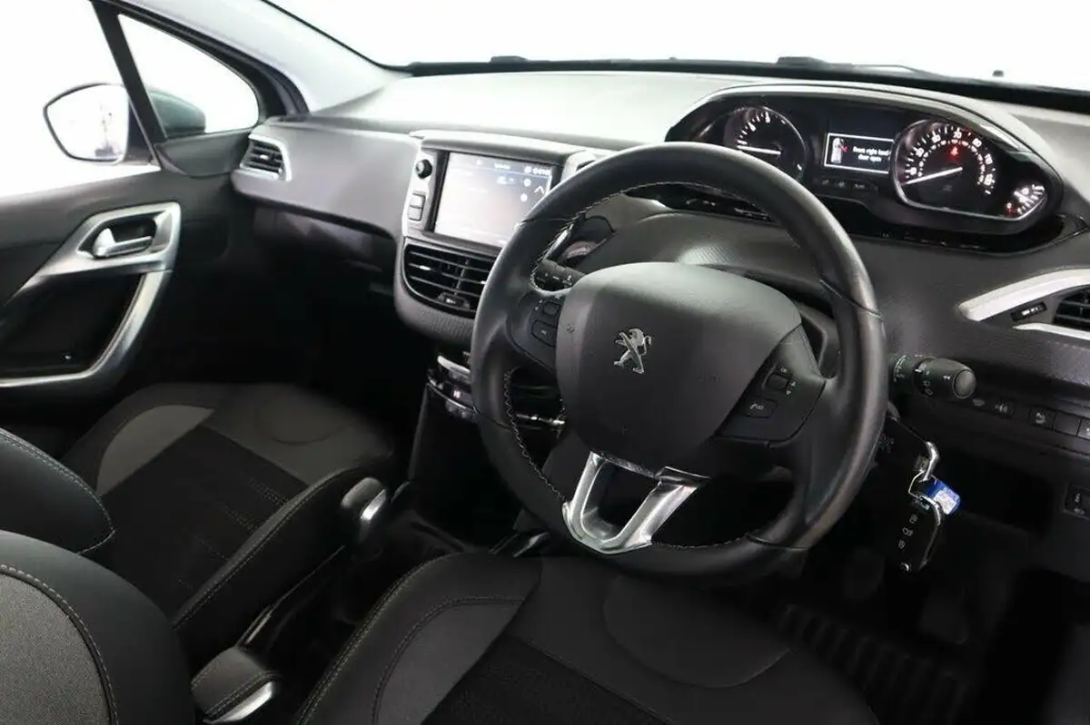 2019-peugeot-2008-suv-12-puretech-allure-premium-82bhp-big-14