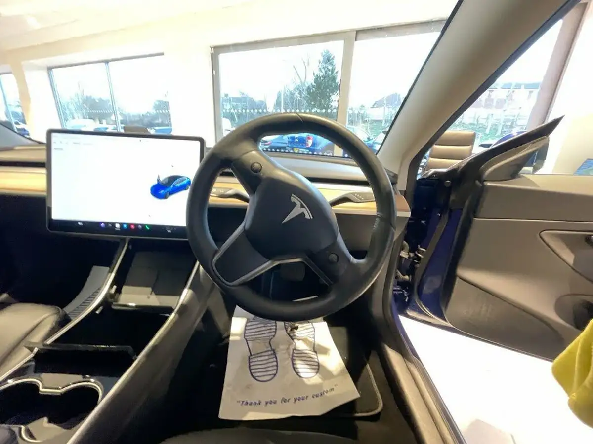 2020-tesla-model-3-e-long-range-big-1