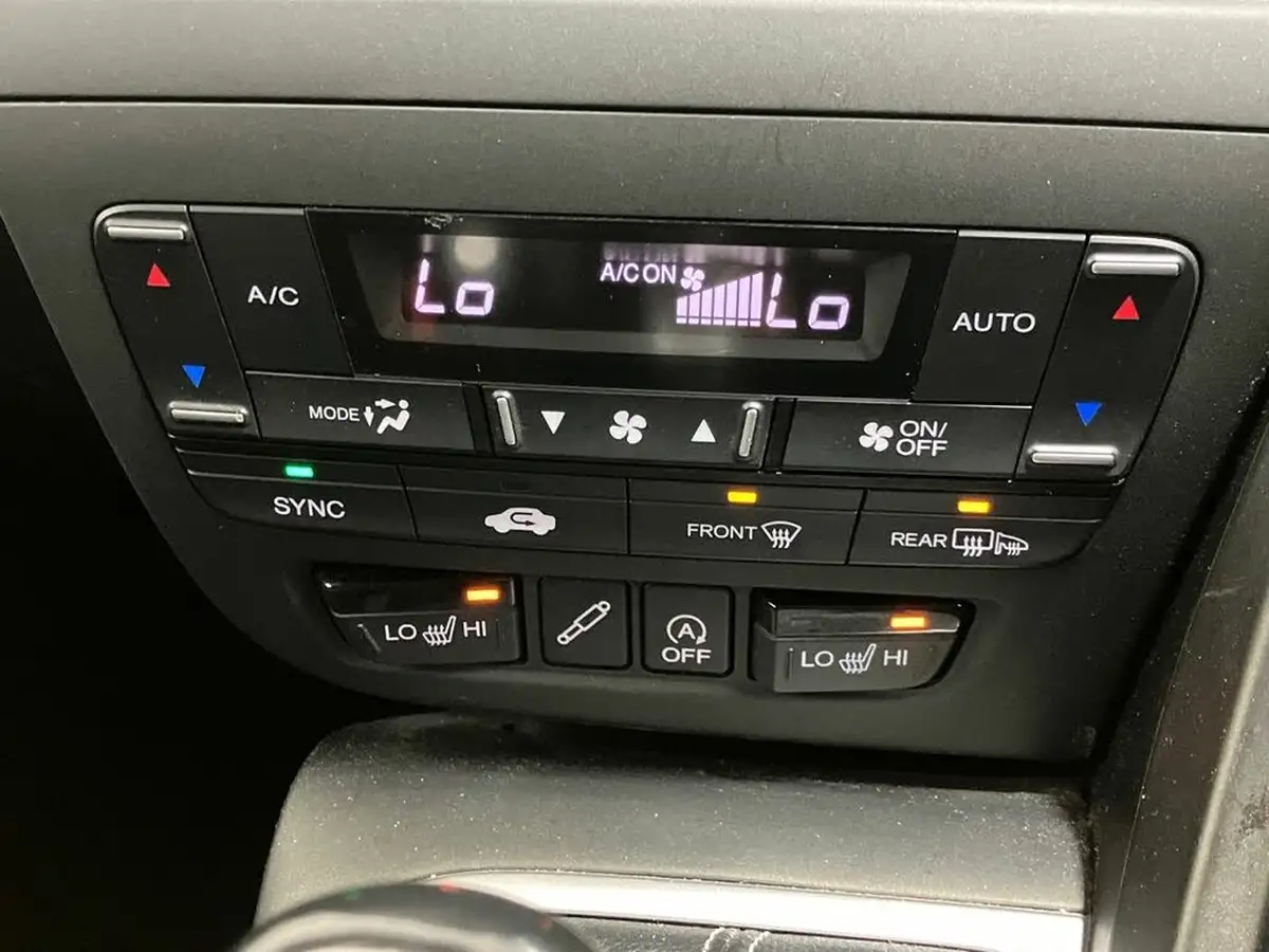 2015-honda-civic-18-sr-tourer-big-13