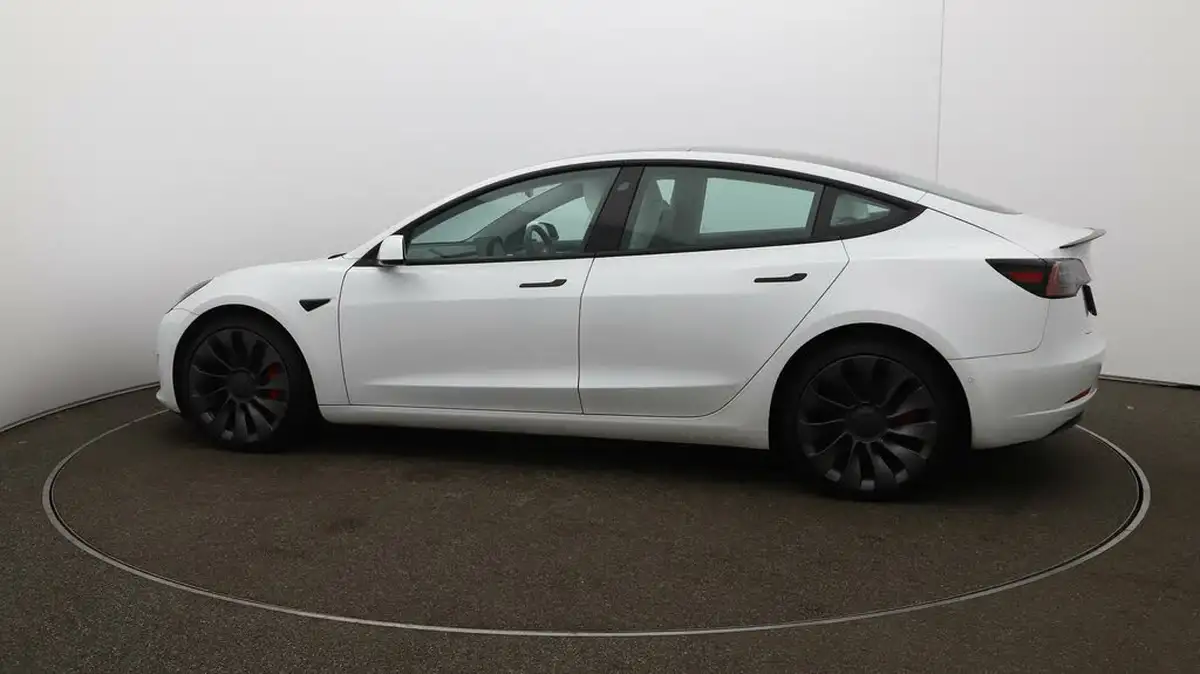 2021-tesla-model-3-e-performance-4x4-big-56