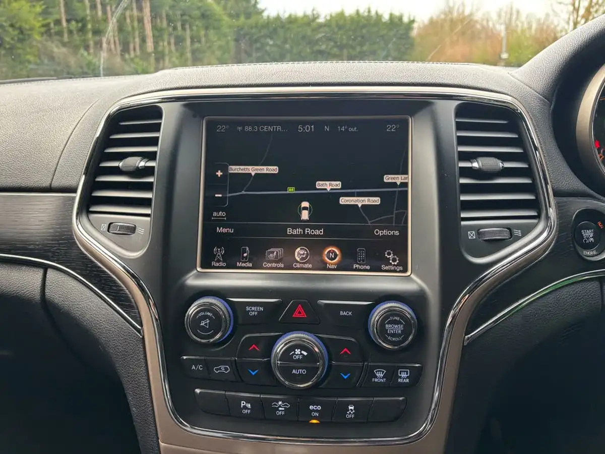 2015-jeep-grand-cherokee-30crd-summit-big-14