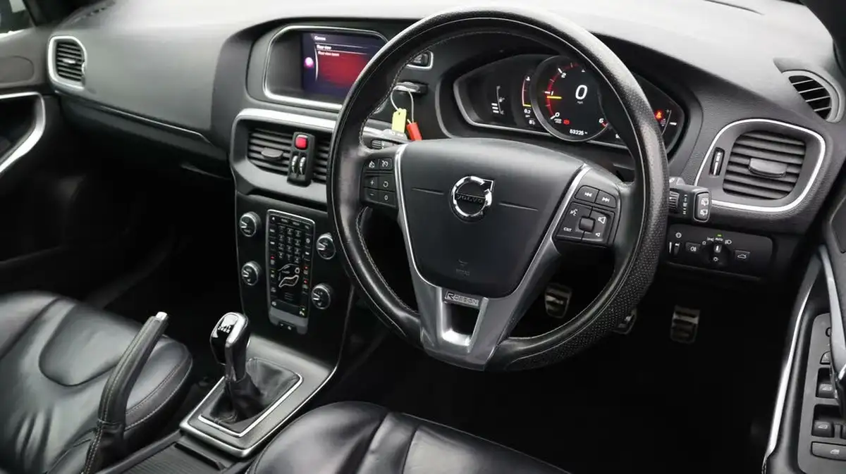 2018-volvo-v40-20td-d3-r-design-pro-big-9