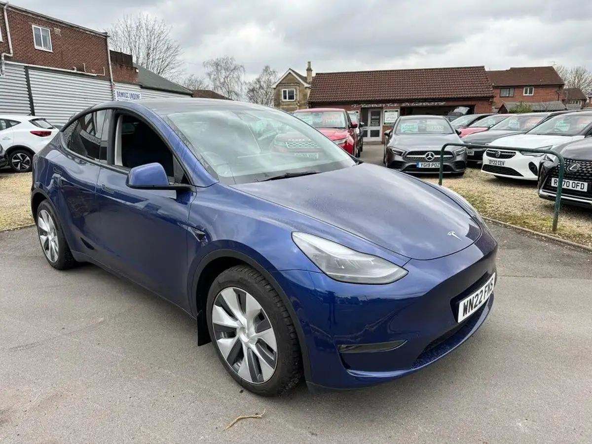 2022-tesla-model-y-e-long-range-big-0