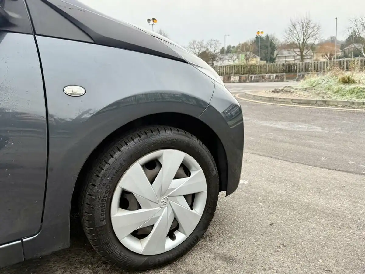 2015-toyota-aygo-10-vvt-i-x-play-3d-big-14