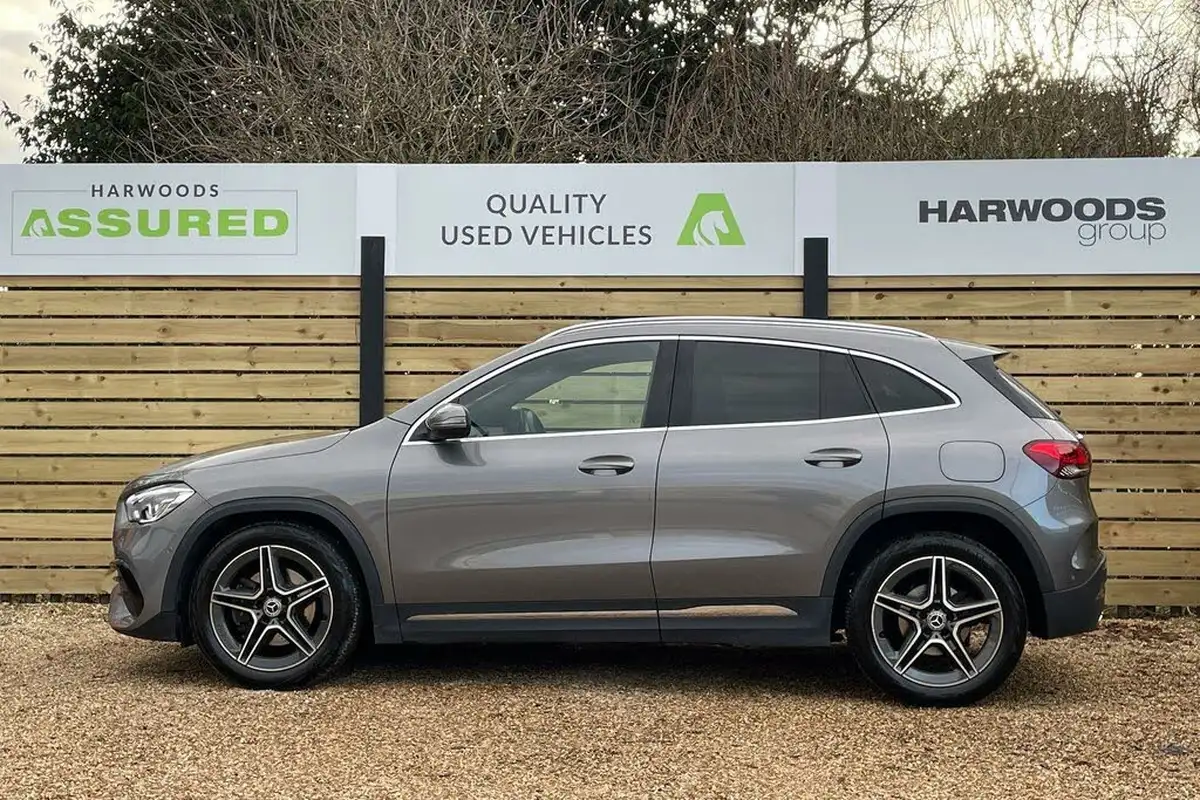 2021-mercedes-benz-gla-class-13-gla-200-amg-line-executive-big-10