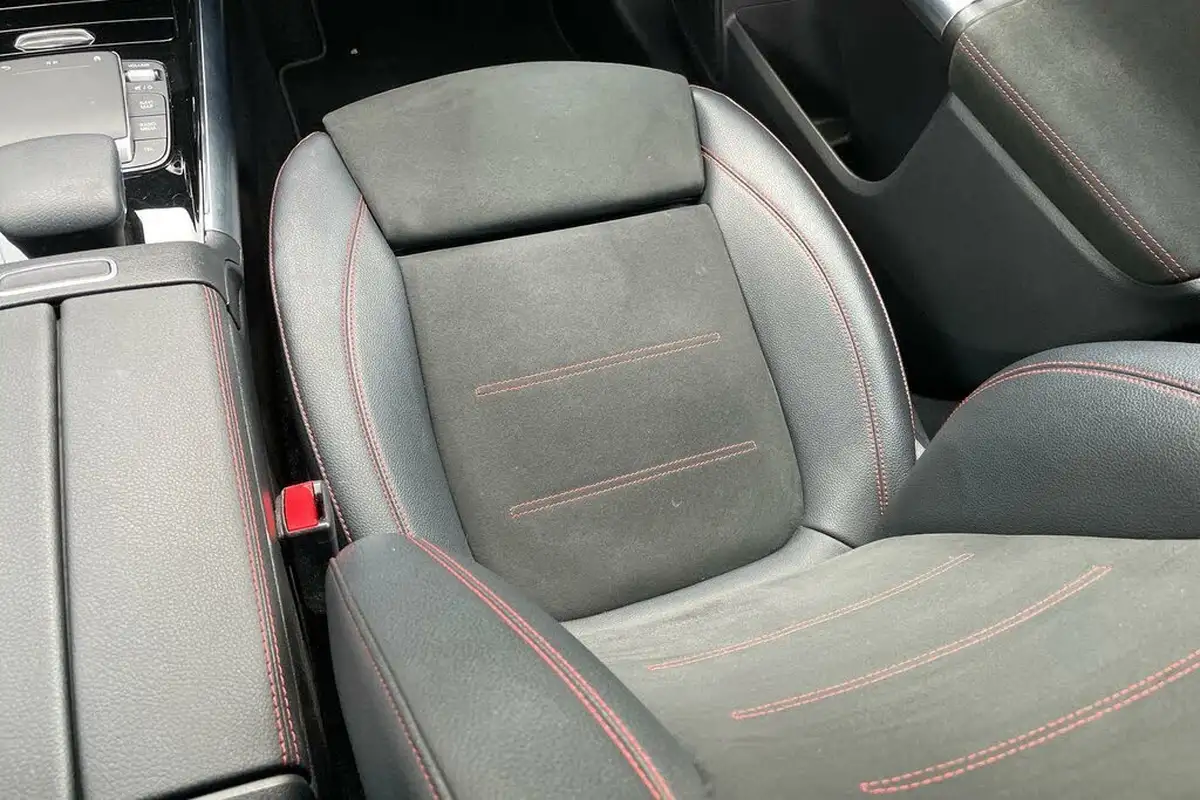 2021-mercedes-benz-gla-class-13-gla-200-amg-line-executive-big-34