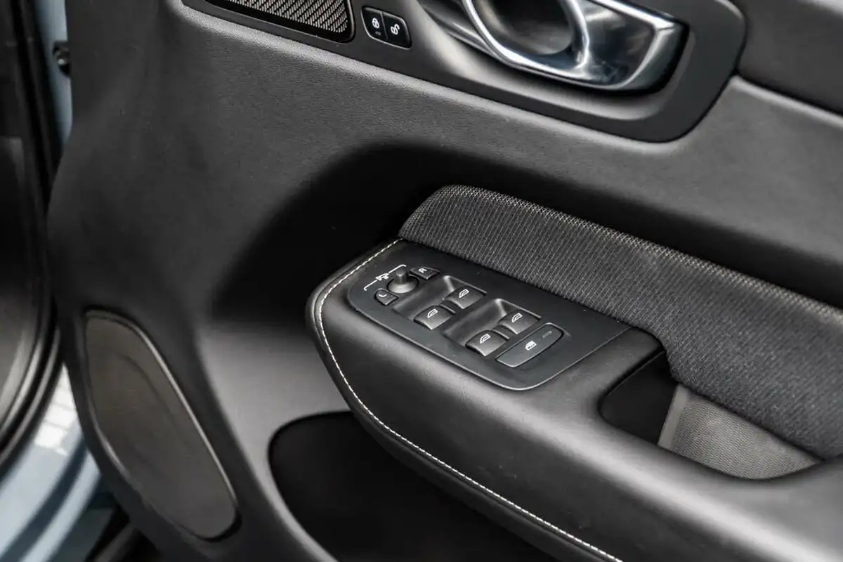 2021-volvo-xc60-20-t8-polestar-engineered-455bhp-big-31