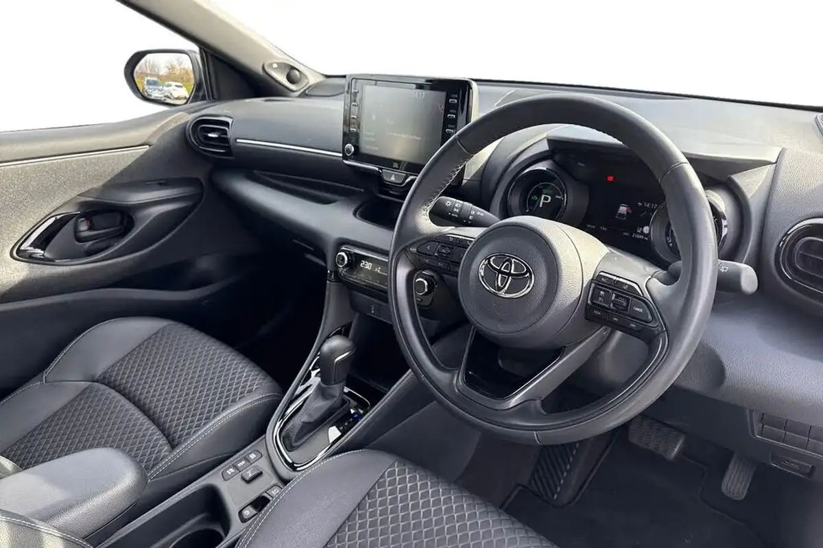 2021-toyota-yaris-15-vvt-i-dynamic-big-7