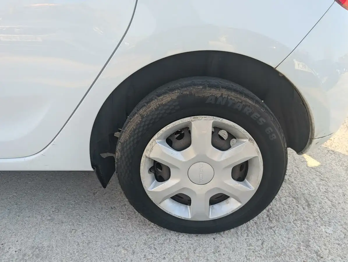 2015-dacia-sandero-12-ambiance-big-22