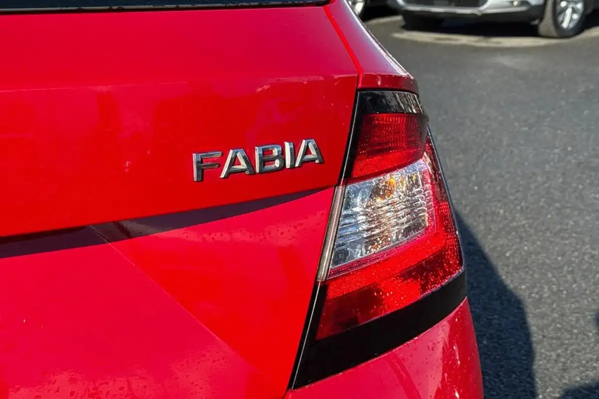 2018-skoda-fabia-10-tsi-colour-edition-ss-big-30