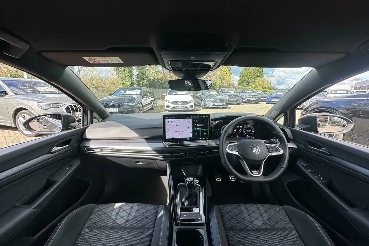 2024-volkswagen-golf-15-tsi-r-line-150ps-hatchback-big-2
