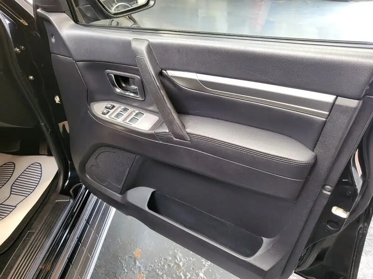 2010-mitsubishi-shogun-32td-elegance-197bhp-big-13