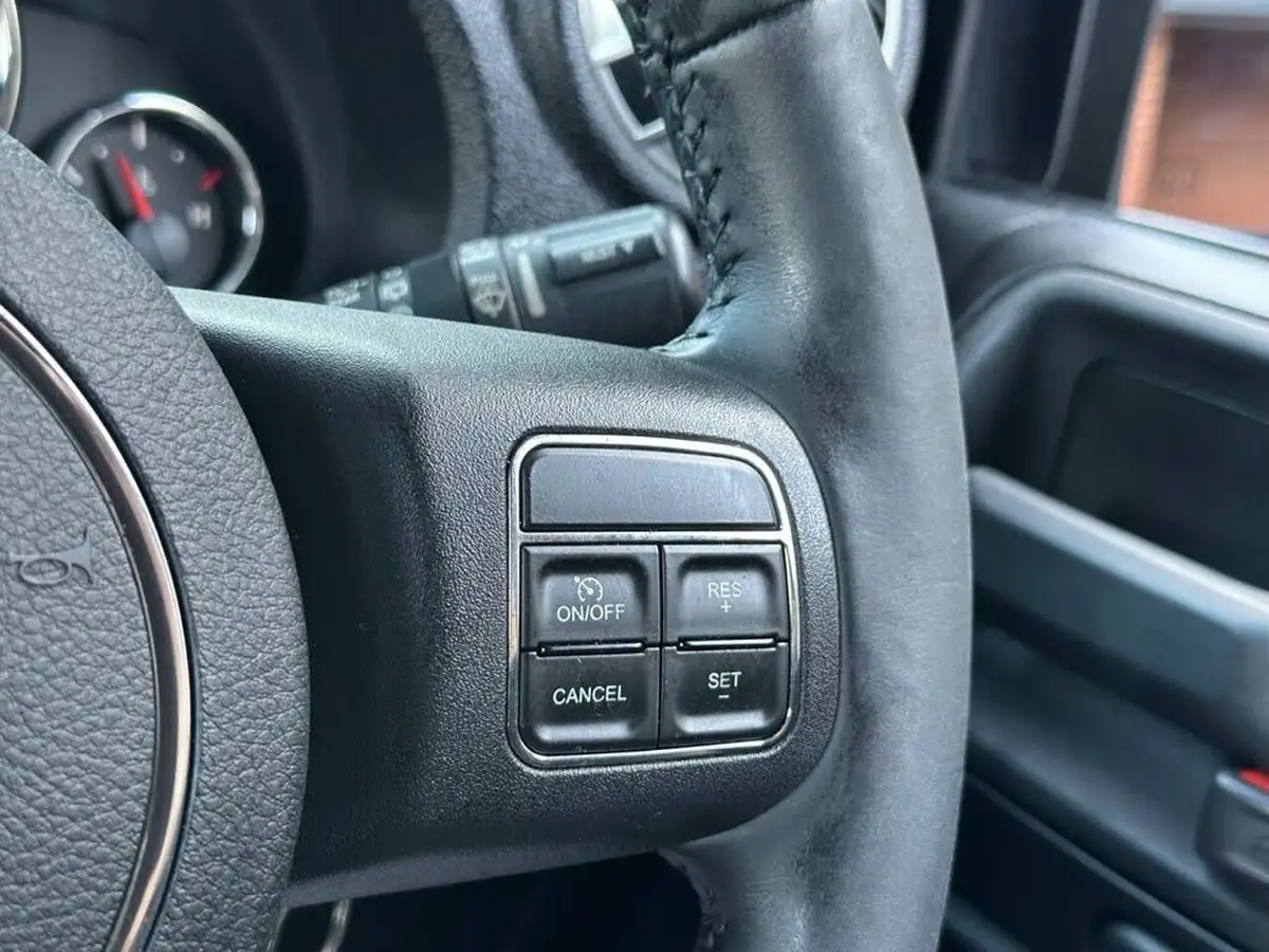 2012-jeep-wrangler-28crd-sahara-5d-auto-big-51
