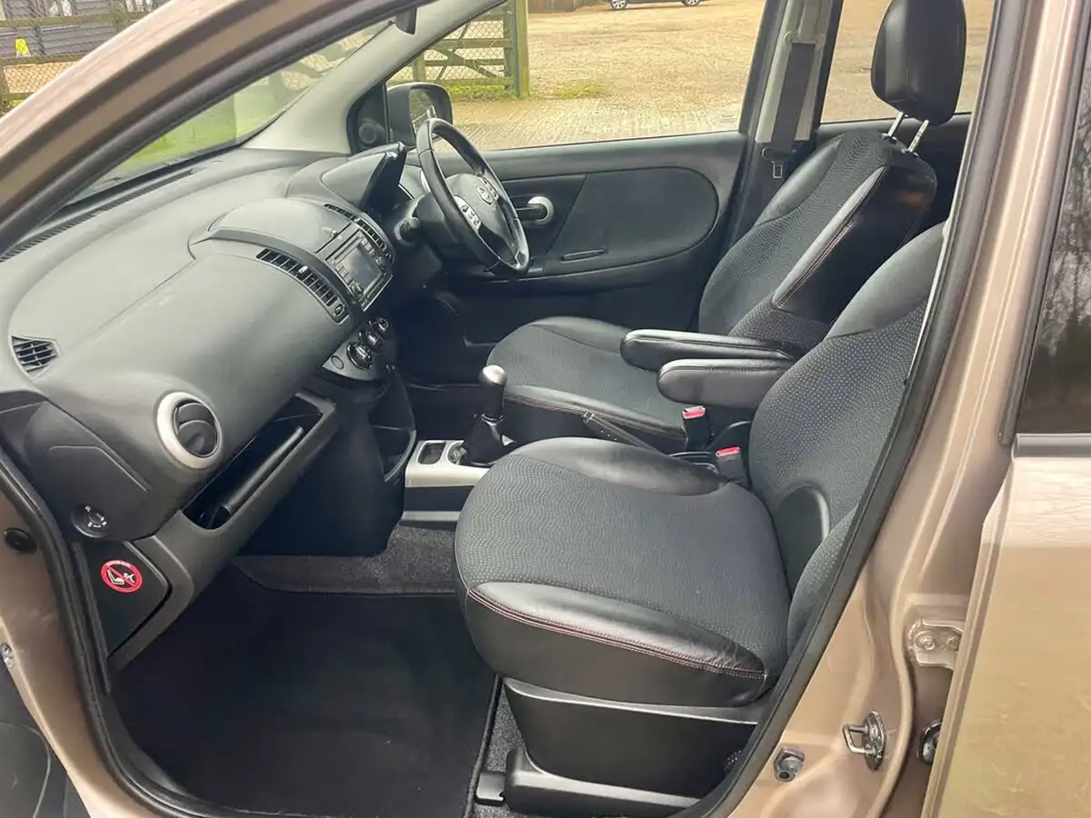2011-nissan-note-16-tekna-big-48