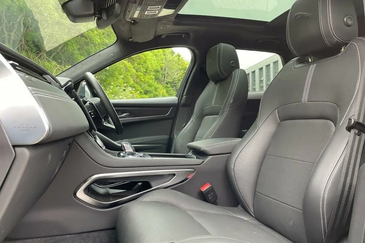 2024-jaguar-f-pace-20-d200-r-dynamic-hse-black-big-27