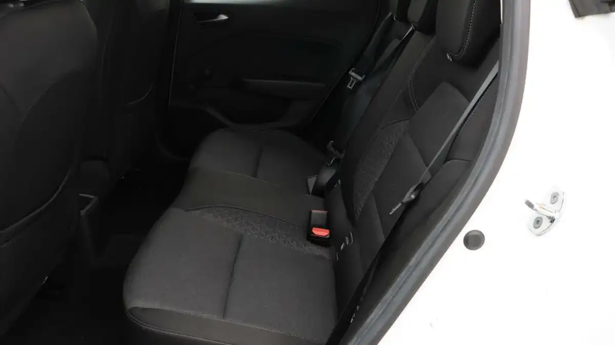 2021-renault-clio-10-sce-play-75bhp-big-16