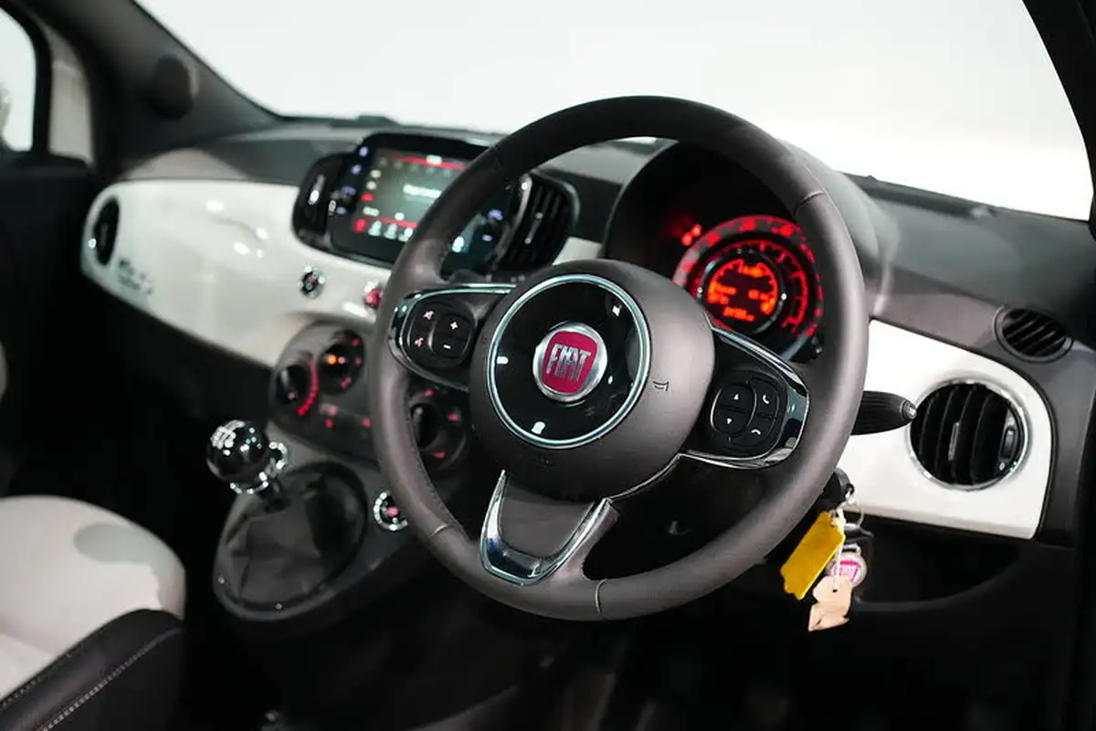 2022-fiat-500-10-dolcevita-big-39