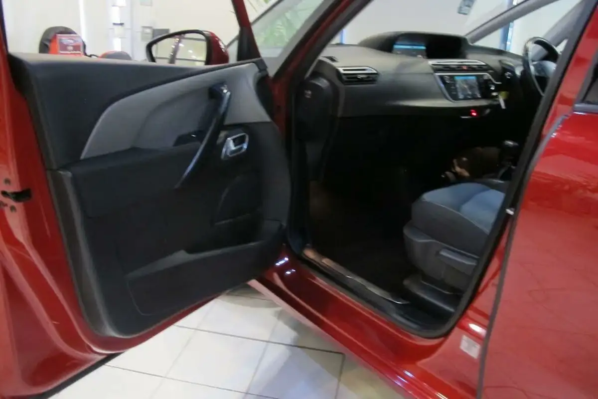 2019-citroen-grand-c4-spacetourer-12-puretech-feel-big-42
