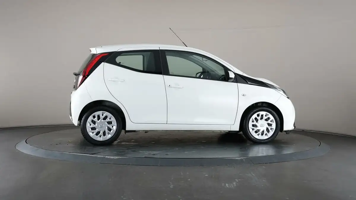 2019-toyota-aygo-10-vvt-i-x-play-tss-x-shift-big-52