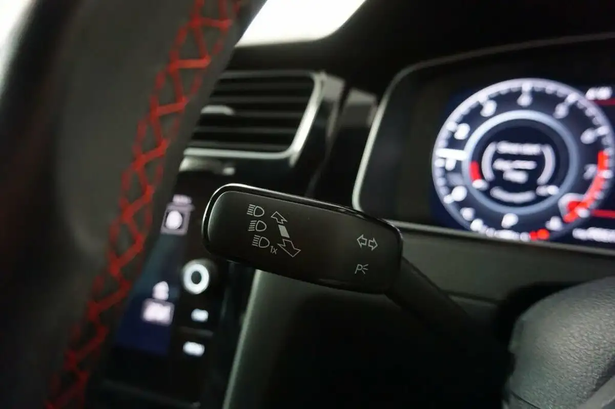 2020-volkswagen-golf-20-tsi-gti-performance-5d-dsg-big-33